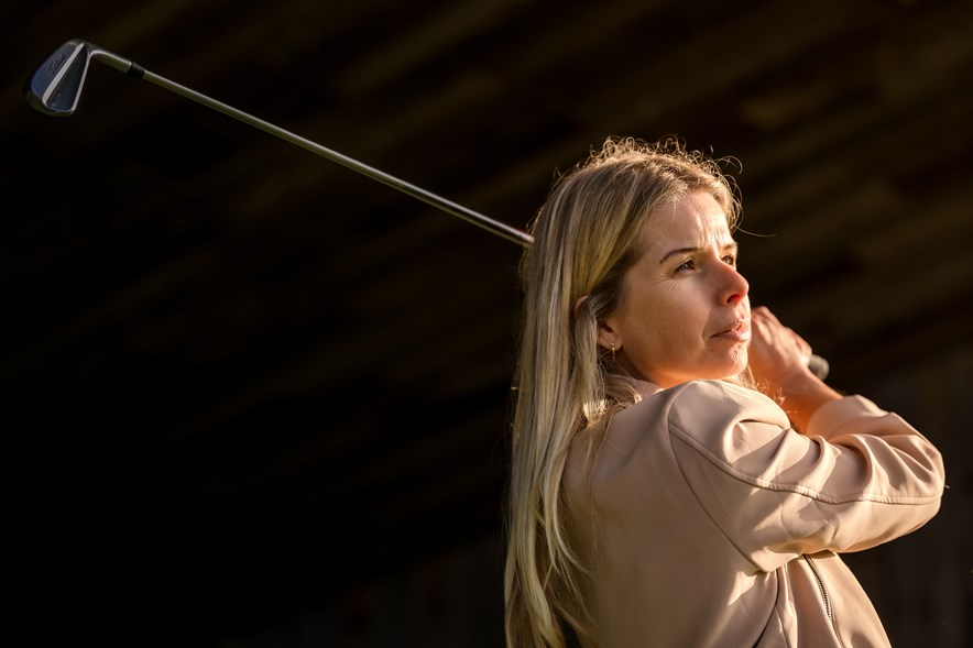 Nienke Nijenhuis swingt - interview over haar carrière en haar leven na de golfcarrière
