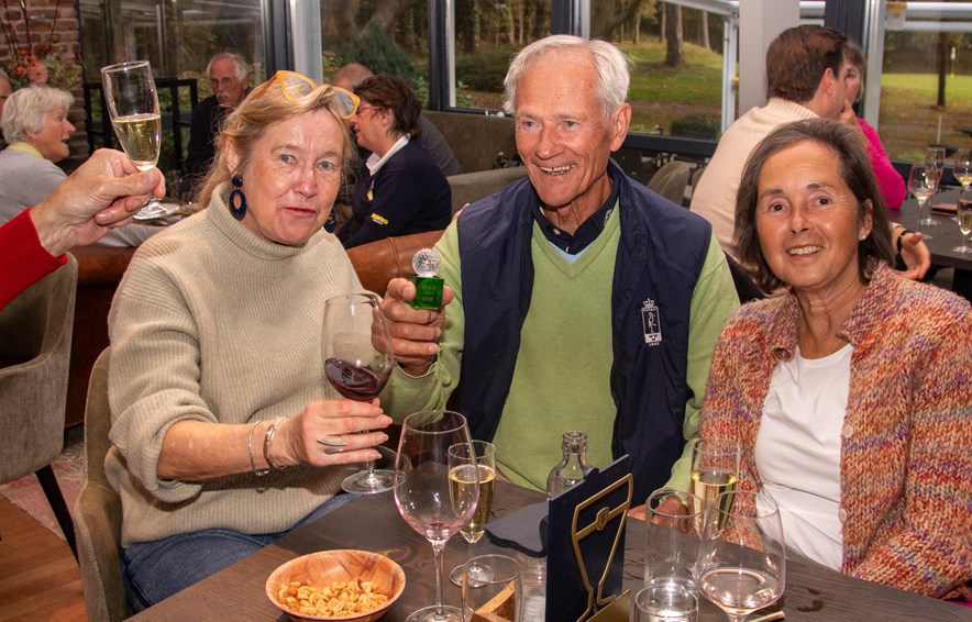 Rob Sanders maakt hole-in-one op 85-jarige leeftijd