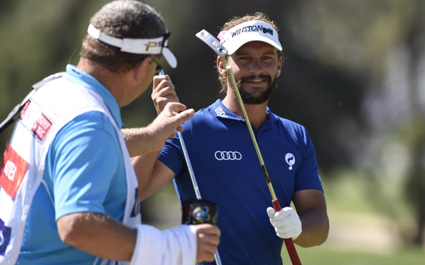 Joost Luiten noteerde op dag 3 van de Dubai Desert Classic een 67(-5) en speelt zondag wederom mee voor de overwinning.