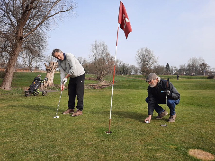 De vaste golfvrienden van columnist Jan van Galen