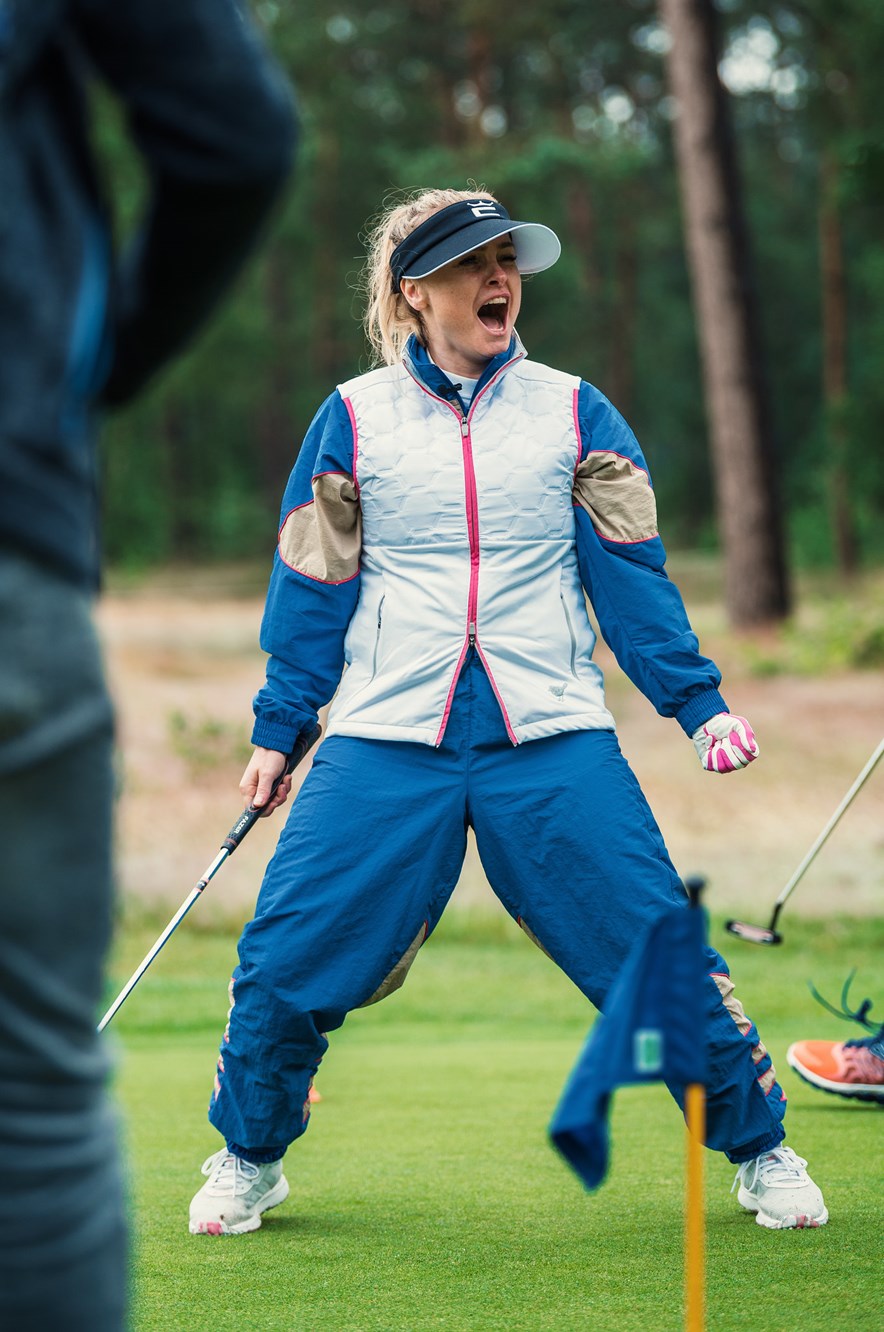 Fatima Moreira de Melo jucht op de golfbaan