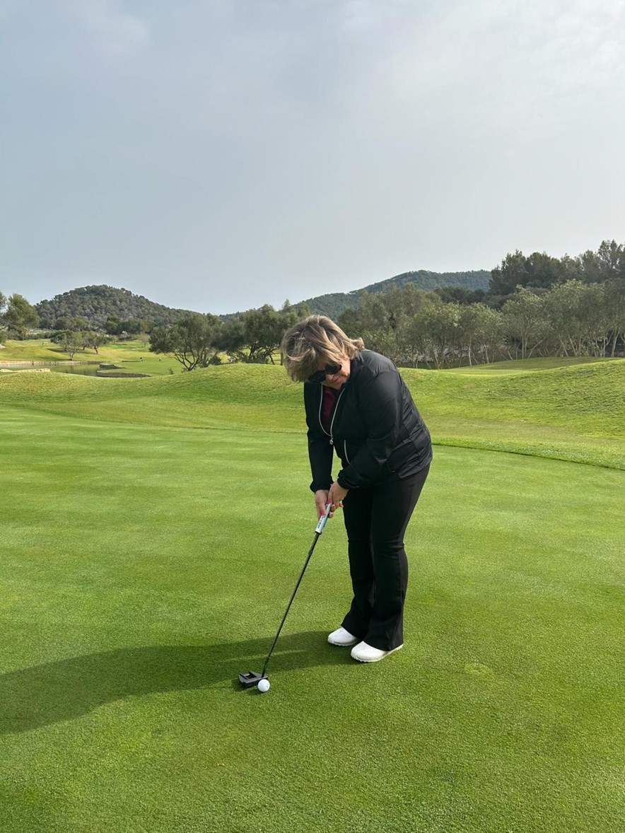 Maaike putt op Mallorca