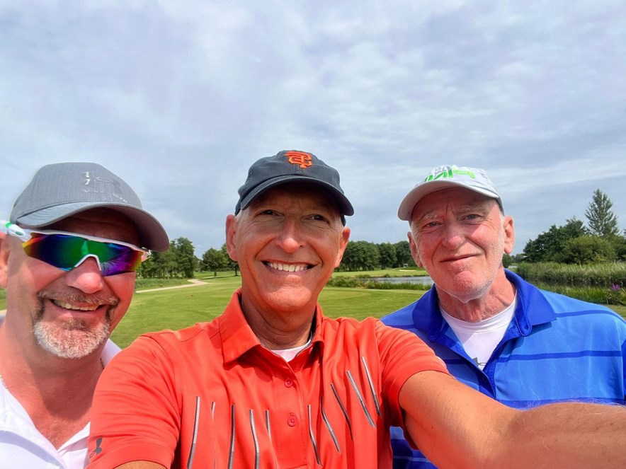 Richard Valkenburg (links) met zijn vaste speelmaat Rene Weemhoff (rechts) en Gert-Jan Groot Obbink
