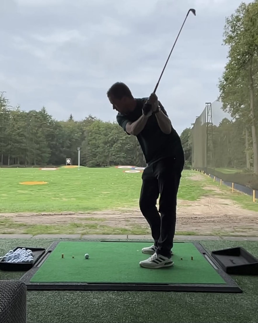 Open clubface in top van backswing
