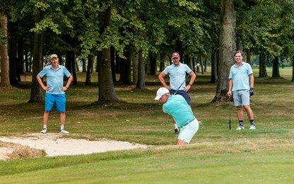 Beeld: Approach the green