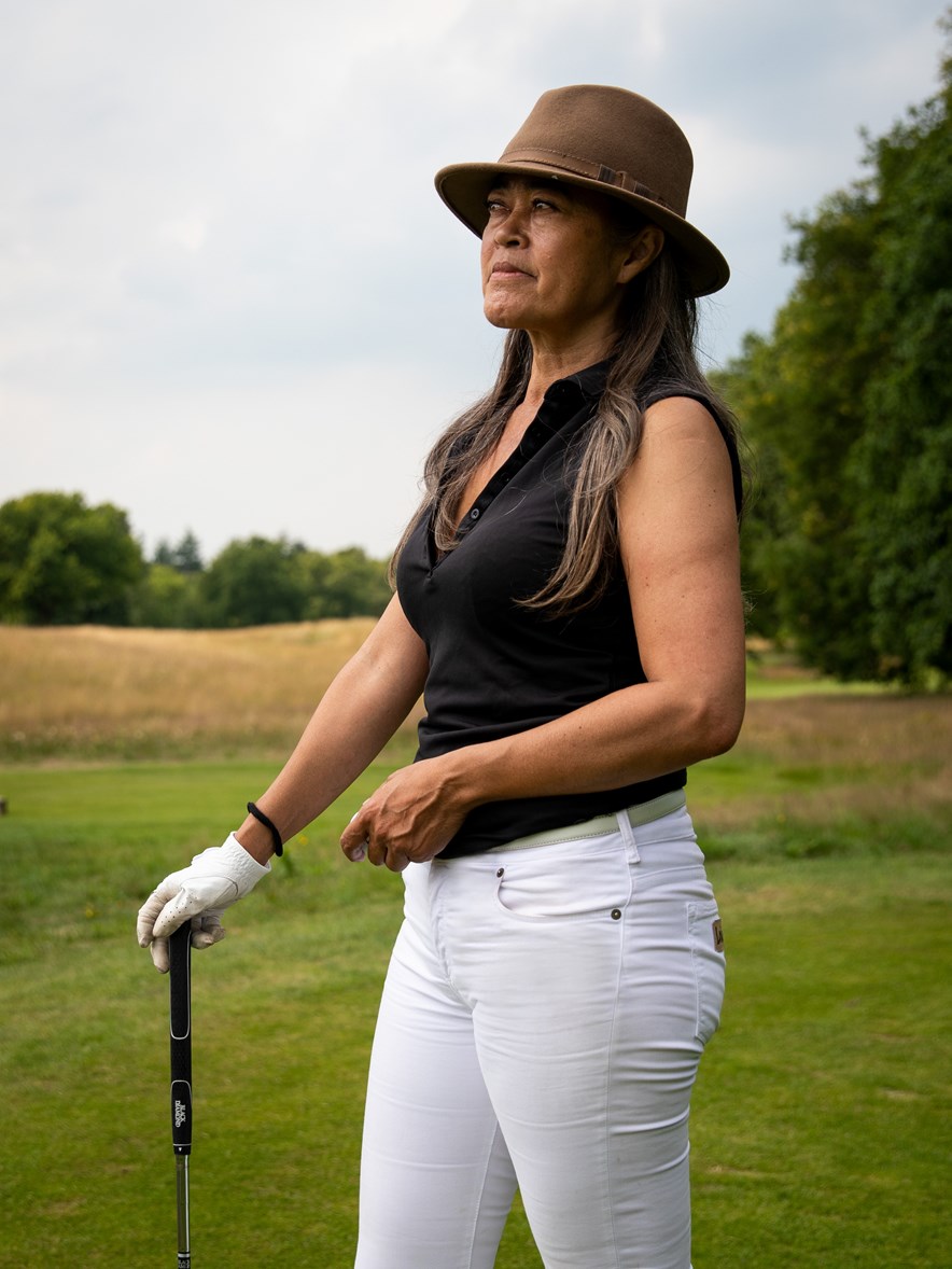 Dwina Winter portret op de golfbaan