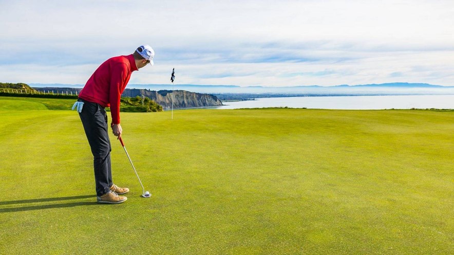golfer op cape kidnappers