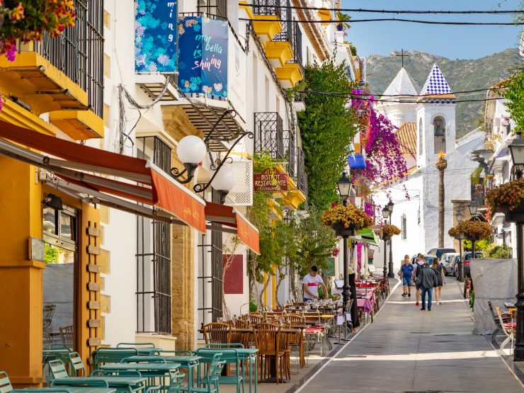 Marbella straatjes met Boubainville