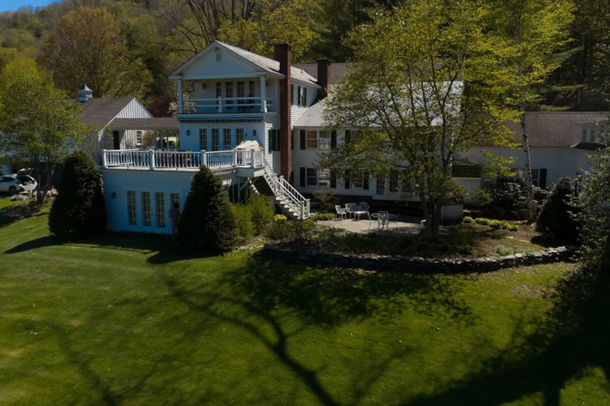 Airbnb mansion 
