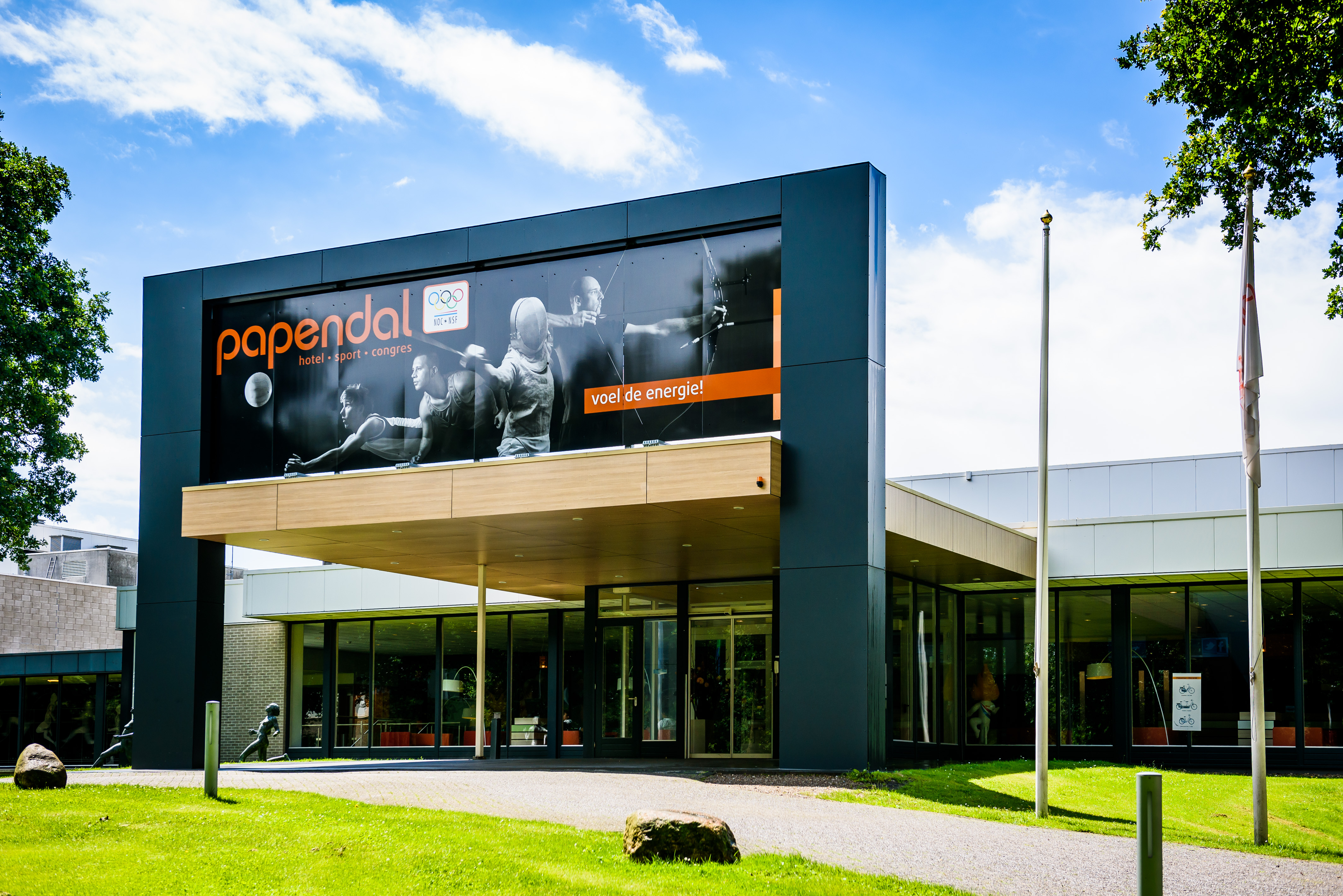 Voorzijde sportcentrum Papendal golfarrangement