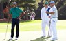 De Amerikaanse topgolfers Tiger Woods en Bryson DeChambeau tijdens een oefenronde op Augusta voor The Masters
