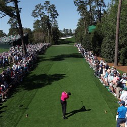 Tiger Woods op hole 18 op eerste dag Masters 2022