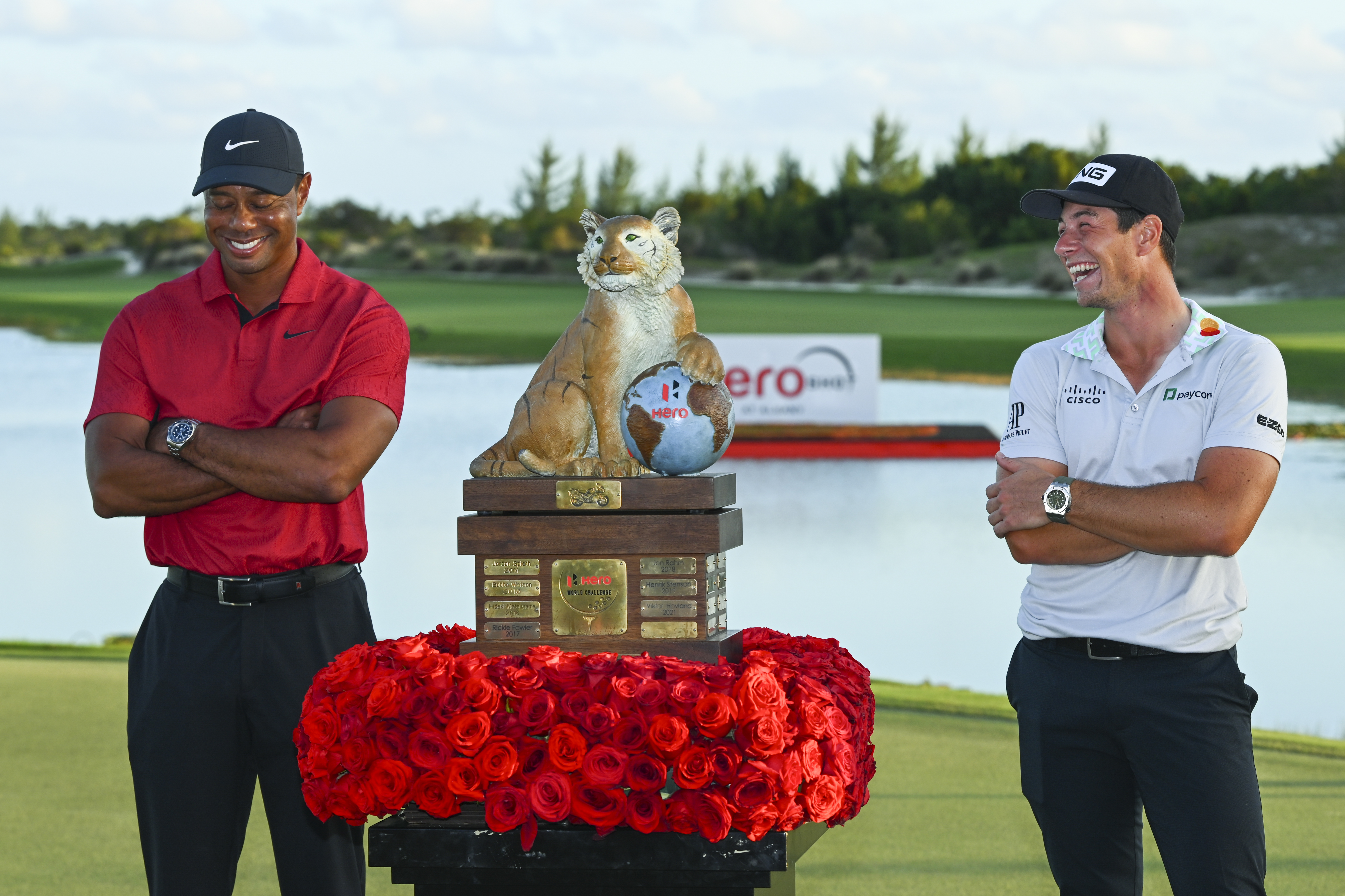 De topgolfers Viktor Hovland en Tiger Woods bij de Hero World Challenge in 2022