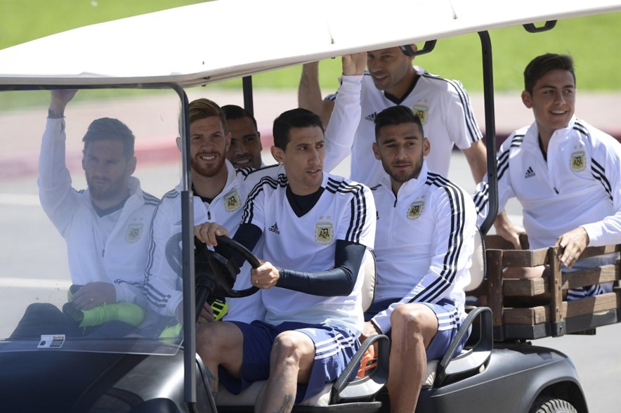 Messi in een golfkarretje