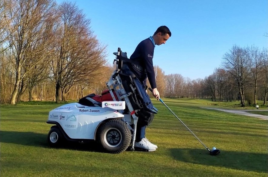 Robert Zwaan in zijn paragolfer