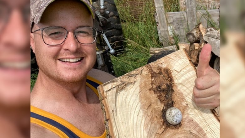 Scott Cameron met zijn trofee