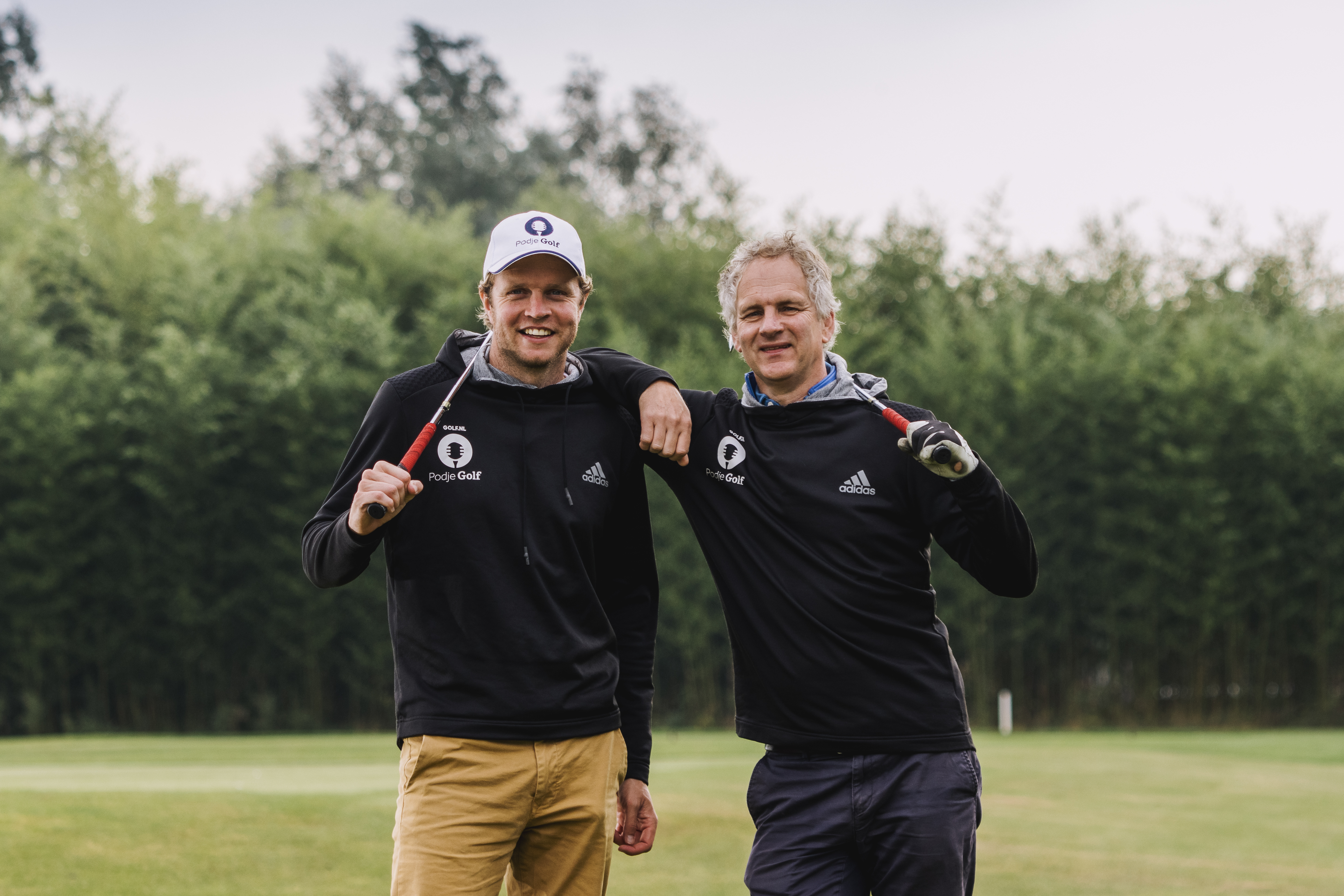 de presentatoren van podje golf, de podcast van golf.nl