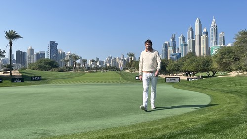 Golfer Derksen op hole 13 in Dubai