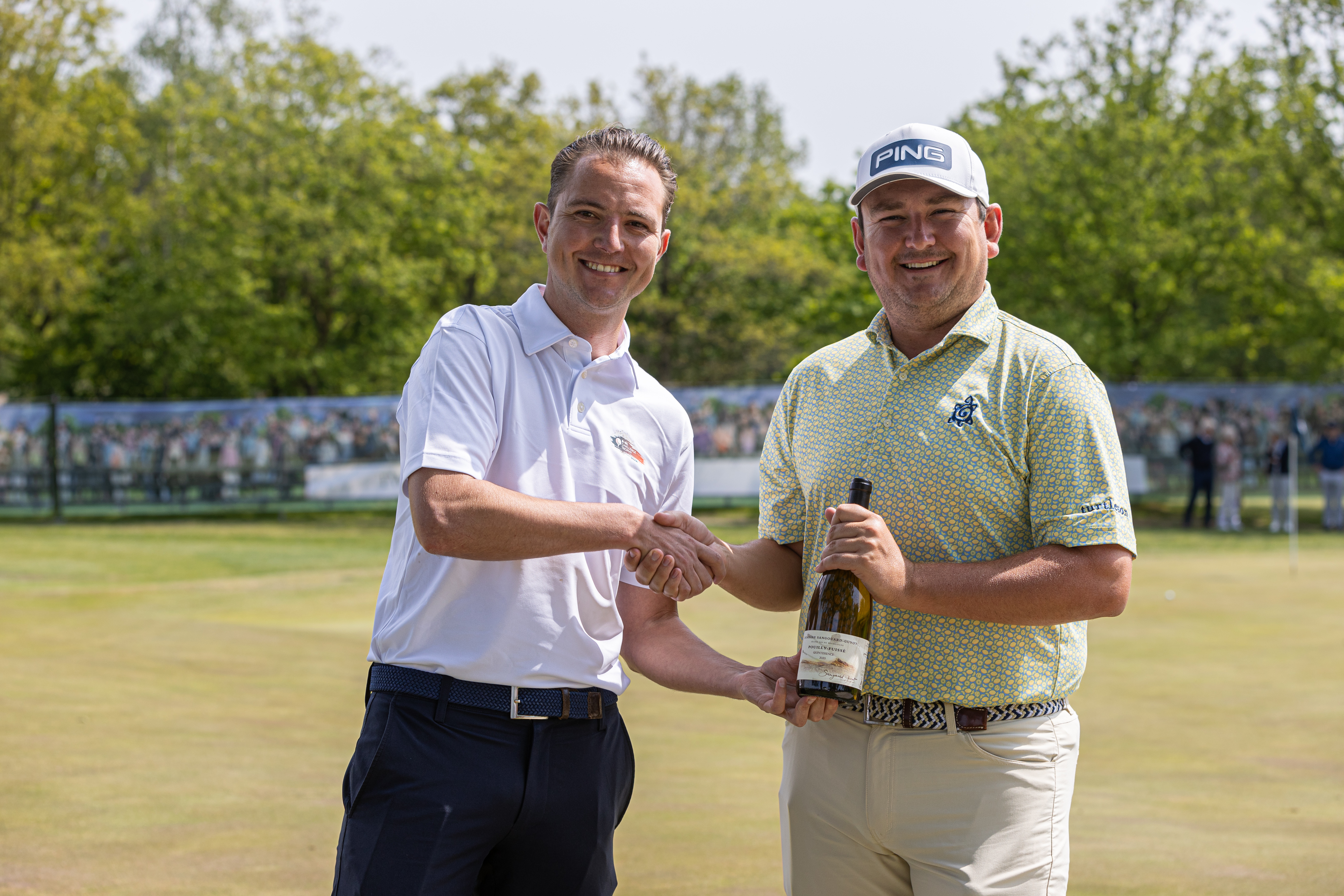 Stef Swagers van GOLF.NL met Jamie Rutherford na zijn hole-in-one