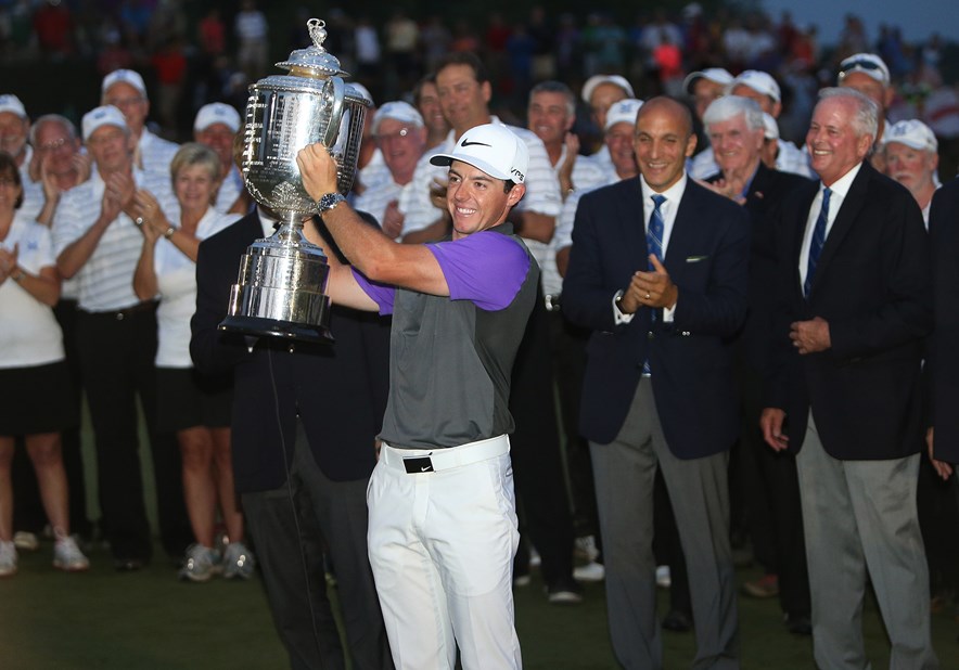 Rory McIlroy met Wanamaker Trophy op PGA Championship 2014