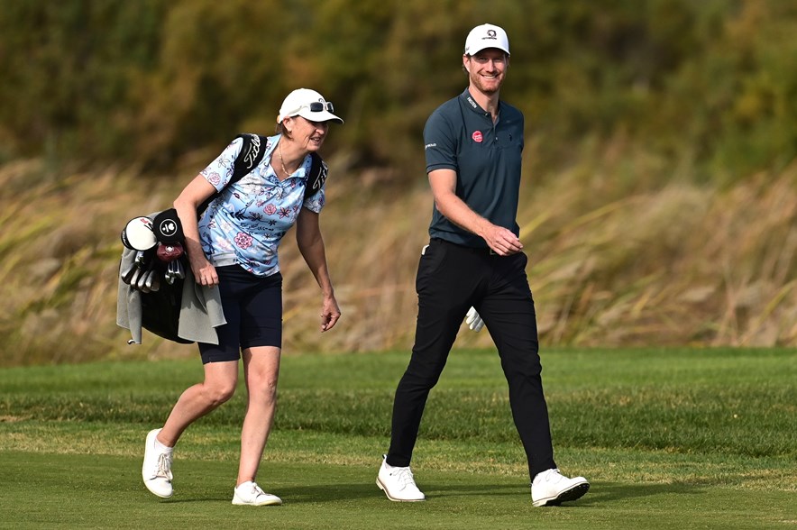 Wil Besseling met caddie Janet tijdens Final Stage Q-School