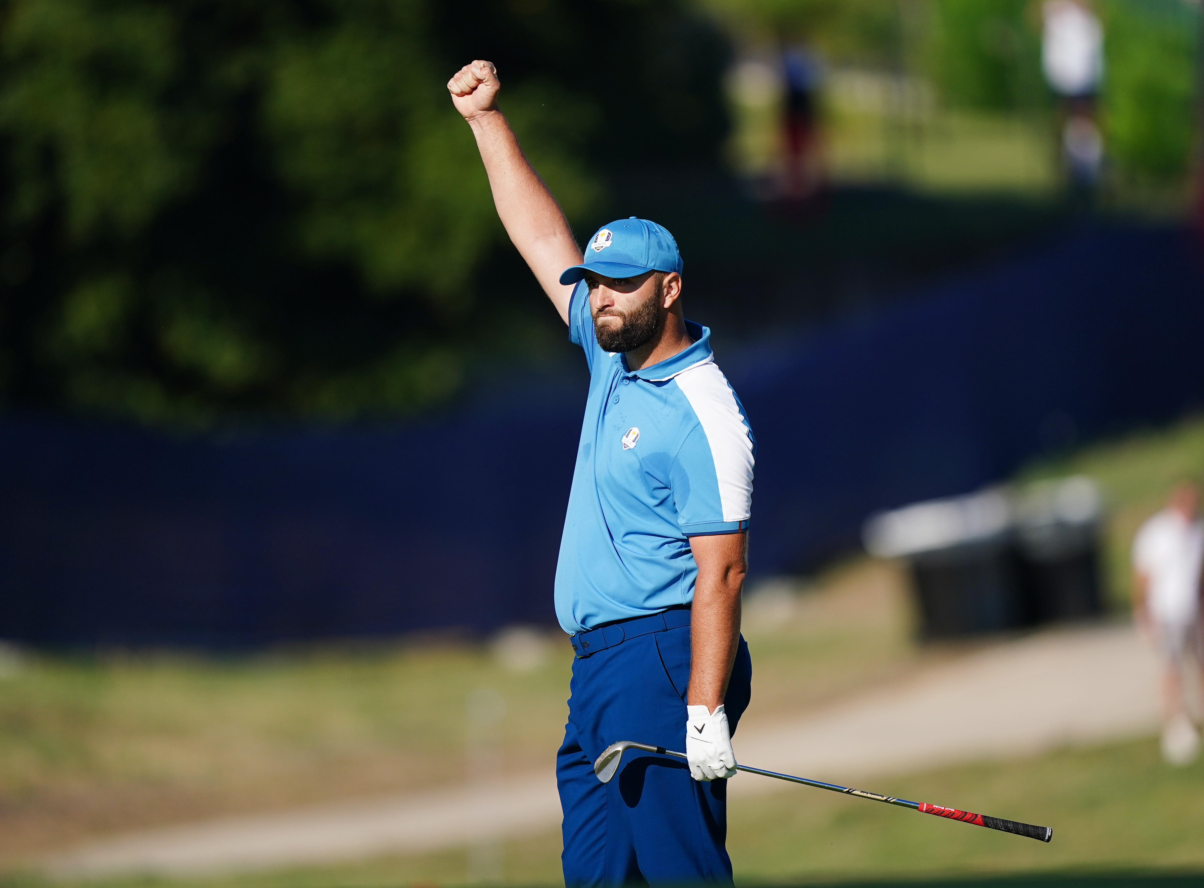 Jon Rahm chipt in op de Ryder Cup
