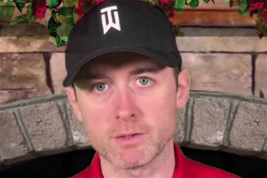 Conor Moore als Tiger Woods