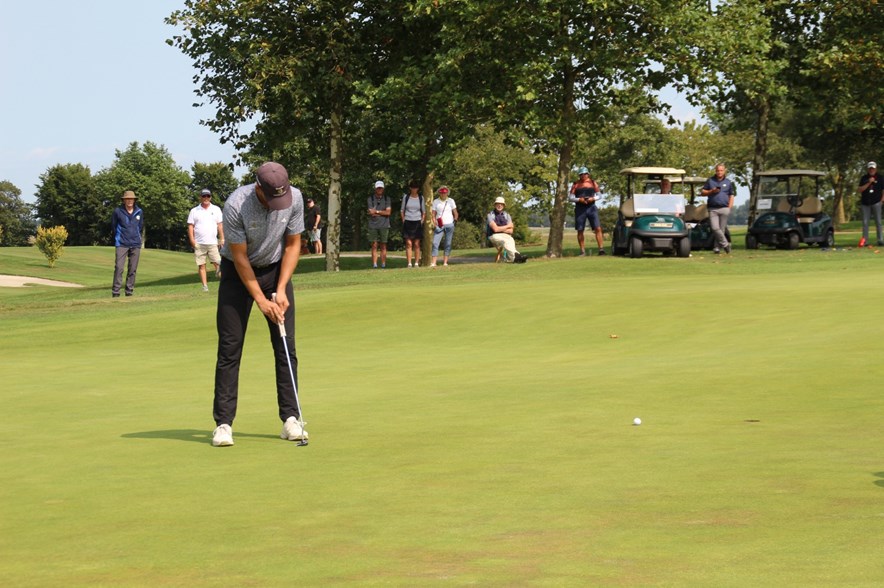 Putt Koen Kouwenaar in play-off op Pro Golf Tour
