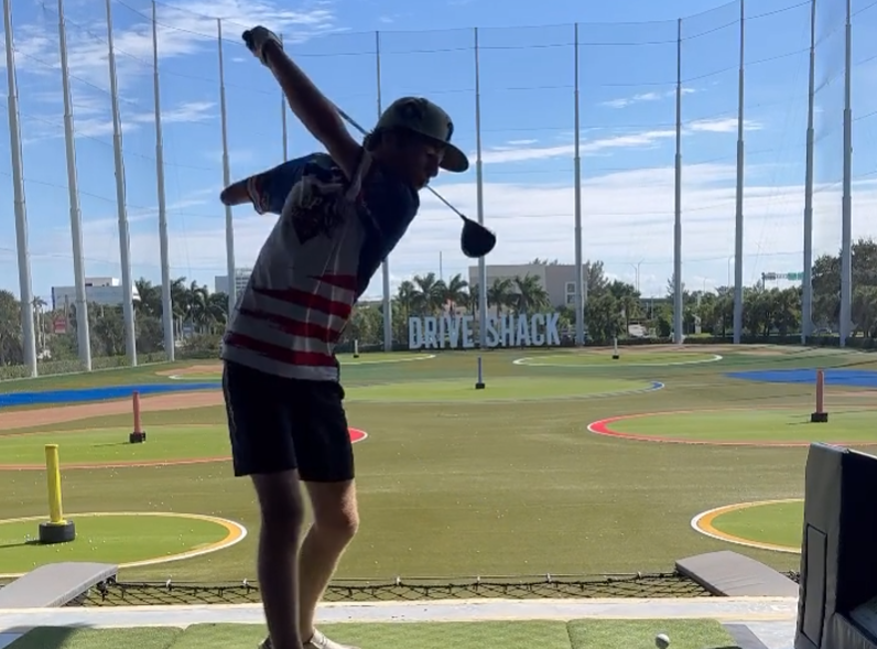 Beeld: Instagram @onearmgolfer