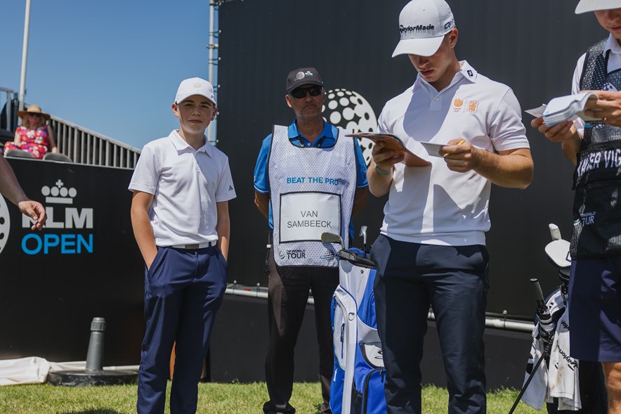 Rhoan van Sambeeck bij Beat the Pro op het KLM Open