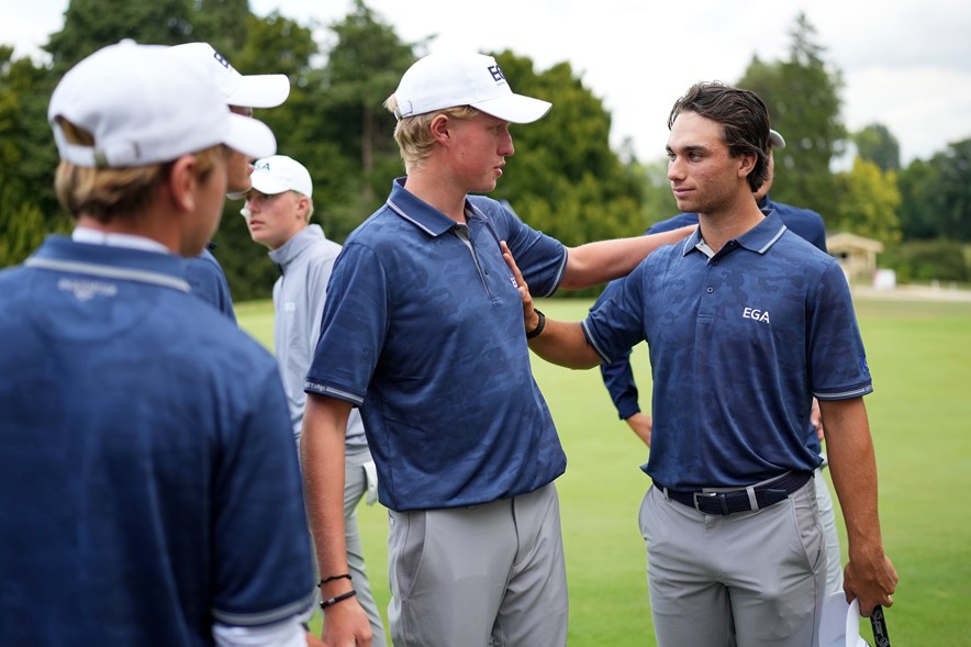 De Nederlandse amateurgolfer Guus Lafeber (midden) tijdens de Jacques Léglise Trophy in België