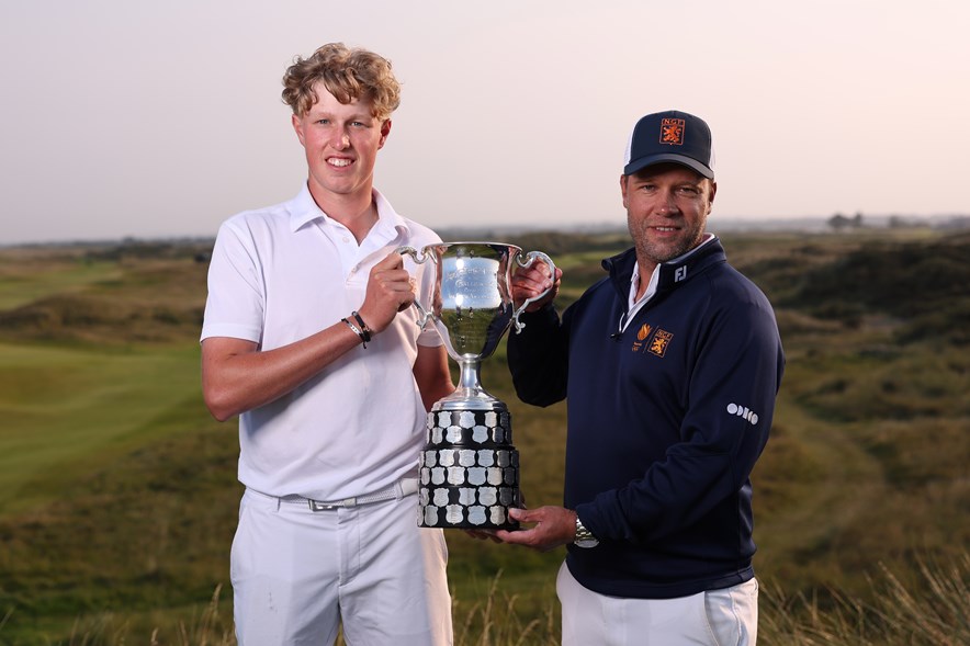 Guus Lafeber en Taco Remkes met trofee