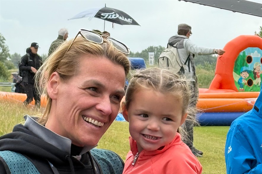 Vierjarige Arabella Offen steelt de harten bij Beat The Pro tijdens KLM Open 2025