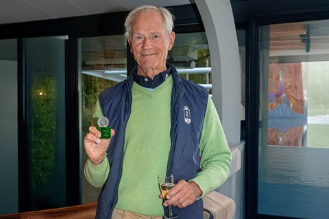 Rob Sanders maakt zijn vierde hole-in-one op 85 jarige leeftijd