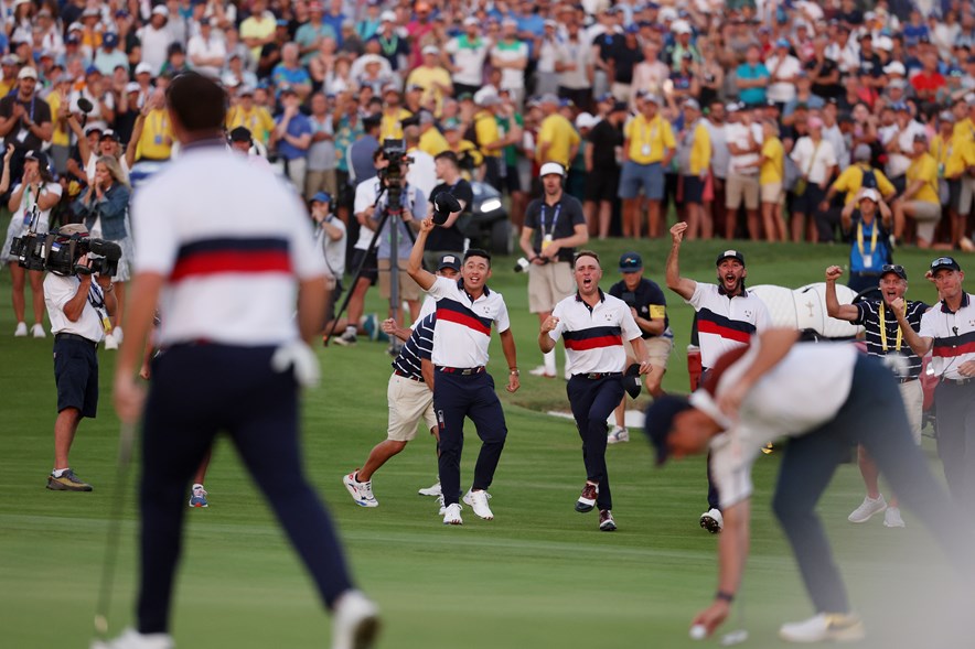 De Amerikaanse topgolfers Justin Thomas en Collin Morikawa tijdens de Ryder Cup van 2023