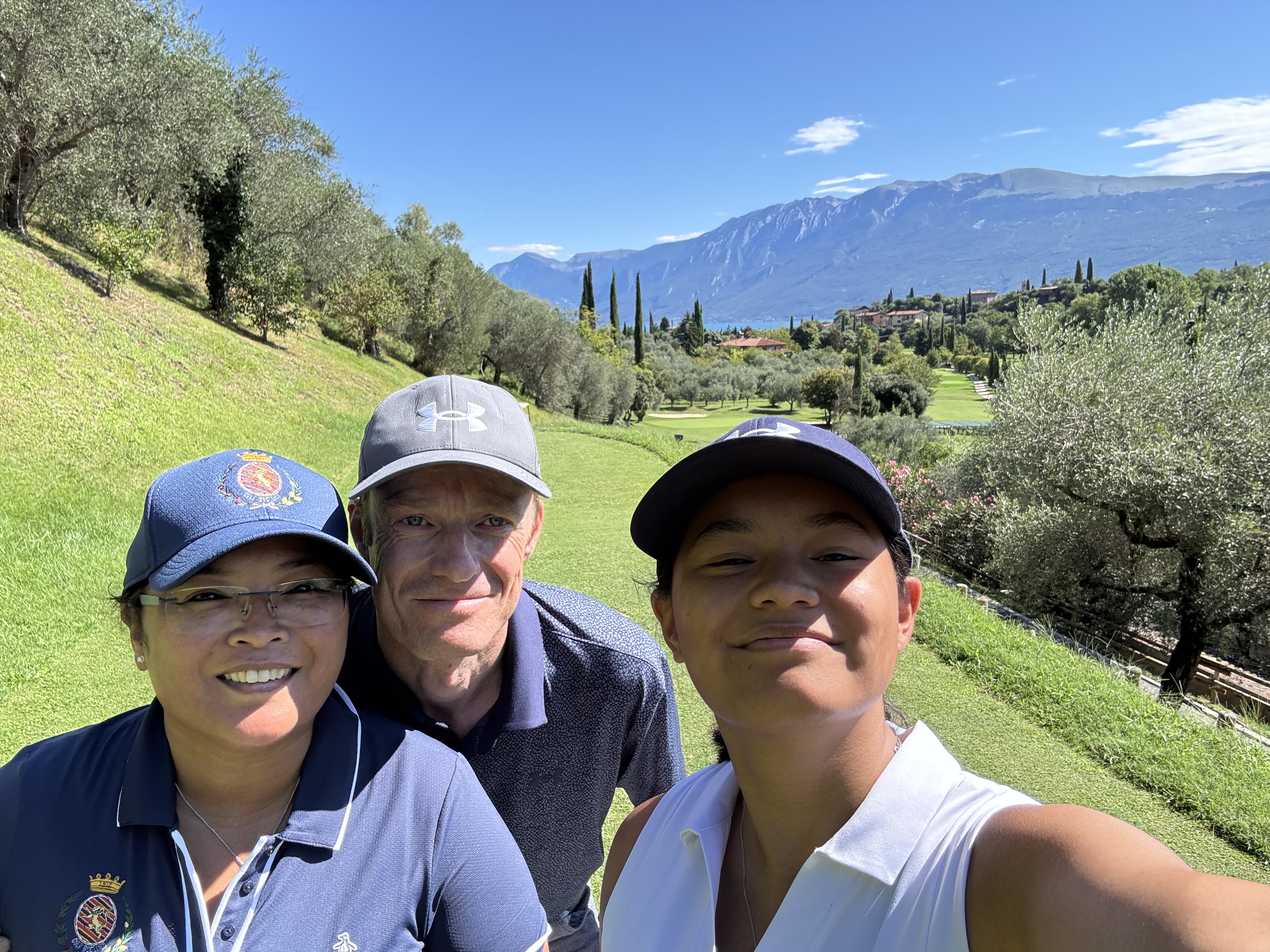 Indra met haar vriend en dochter golfen in Italië - Vakantieverhalen van golfers