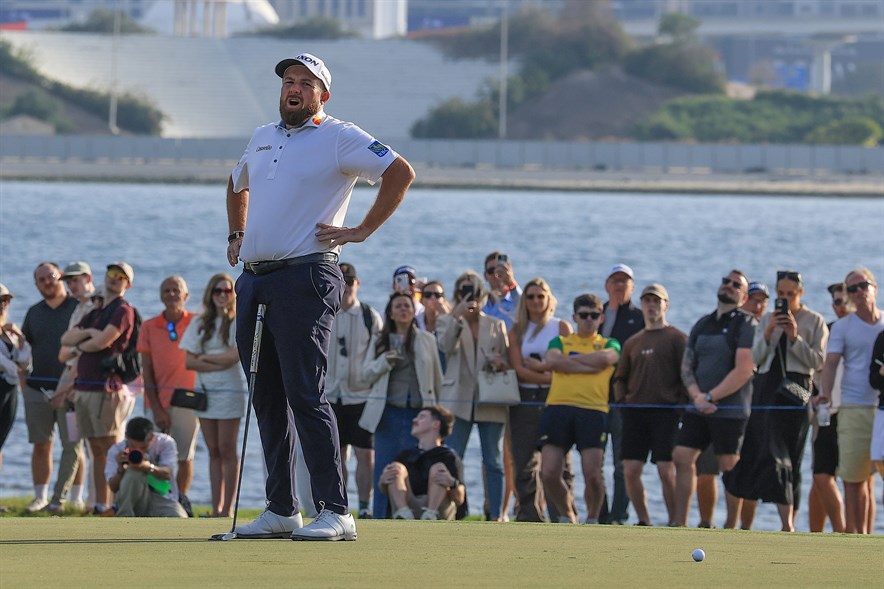 Shane Lowry mist putt in Dubai
