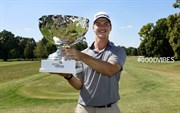 Lars van der Vight met trofee