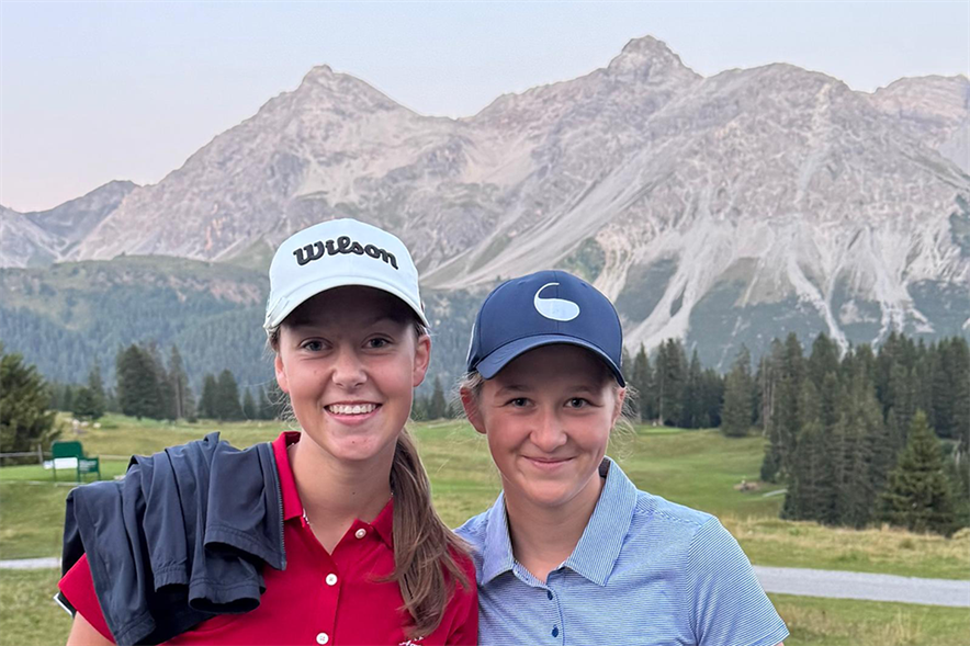 Beeld: Sophie (18) en Lotte (15) Dekker