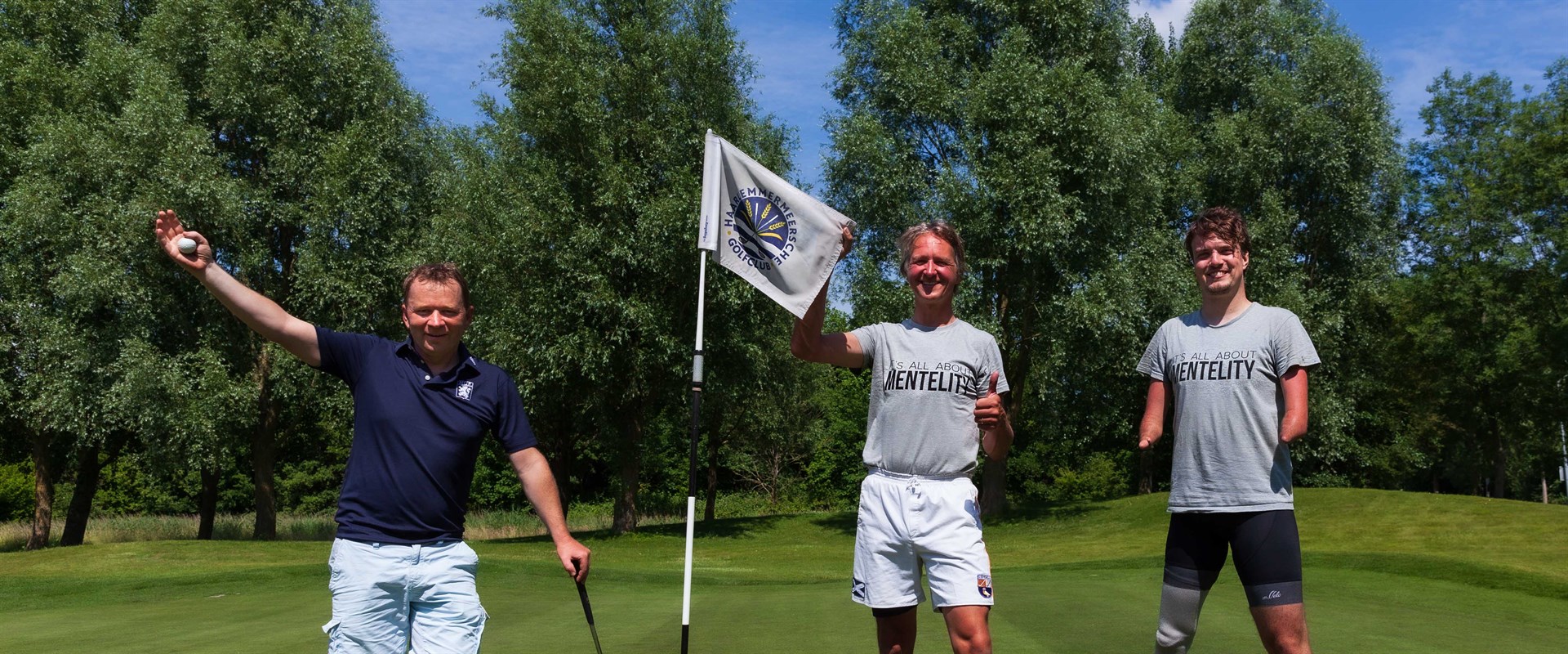 Beeld: Naud, Derk en Merijn fietsen en golfen voor de Mentelity Foundation - Fotografie: Remco Meijer
