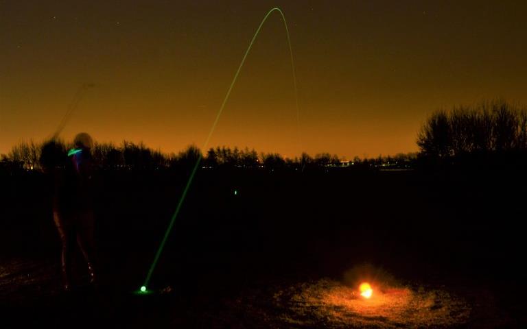 Glow in the dark golf wedstrijd op Delfland