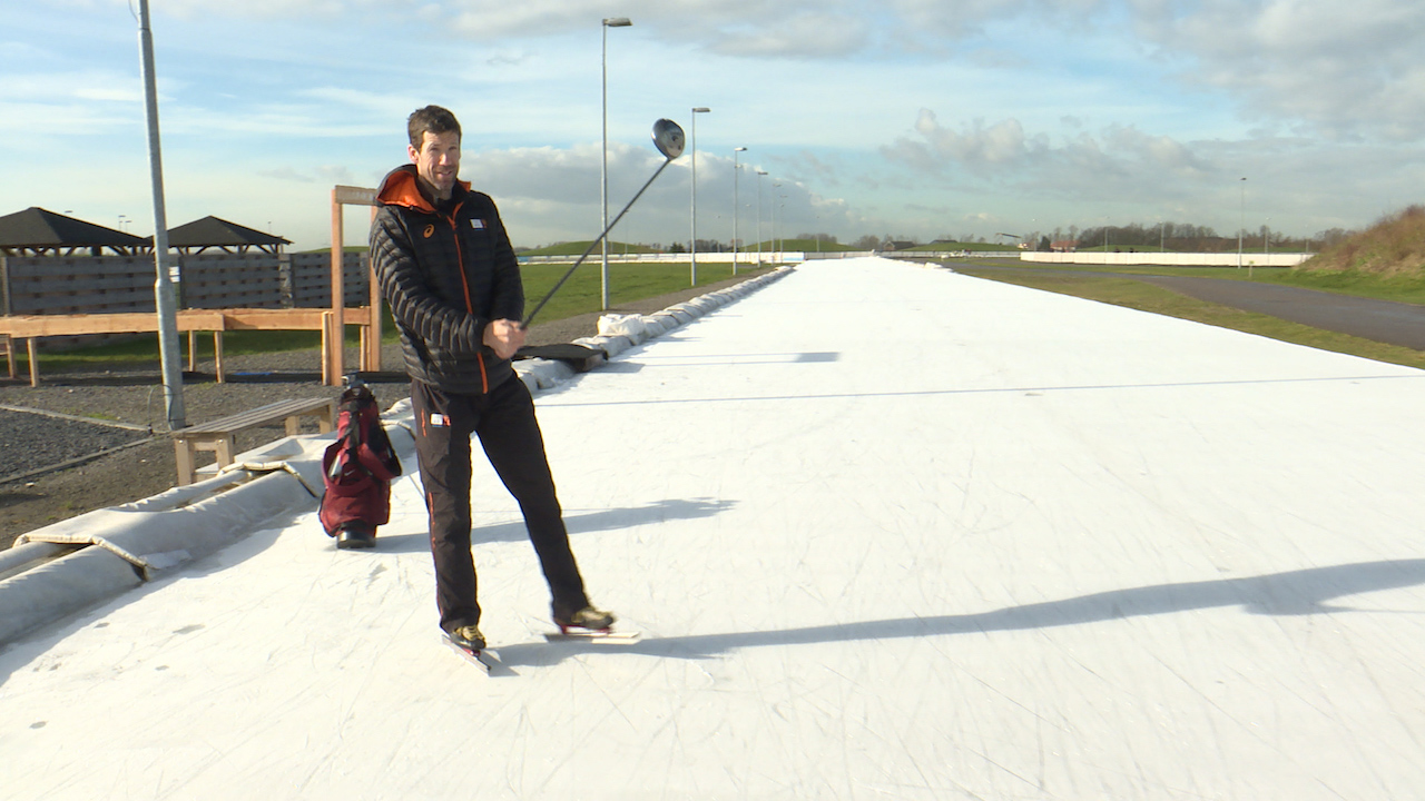 Golf - Gianni Romme doet al schaatsend de ‘Happy Gilmore’! Golf.nl