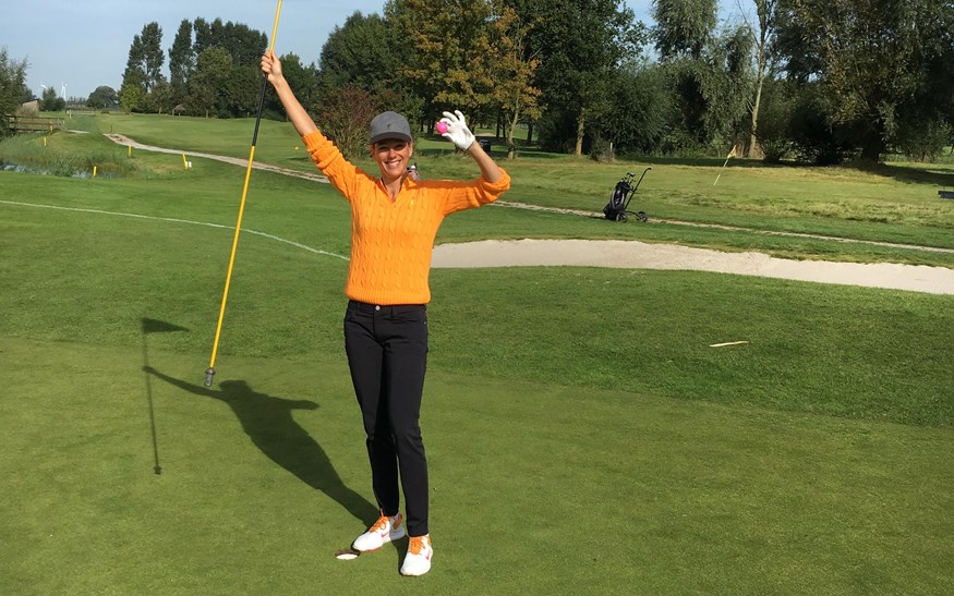 Marianne Timmer op de golfbaan