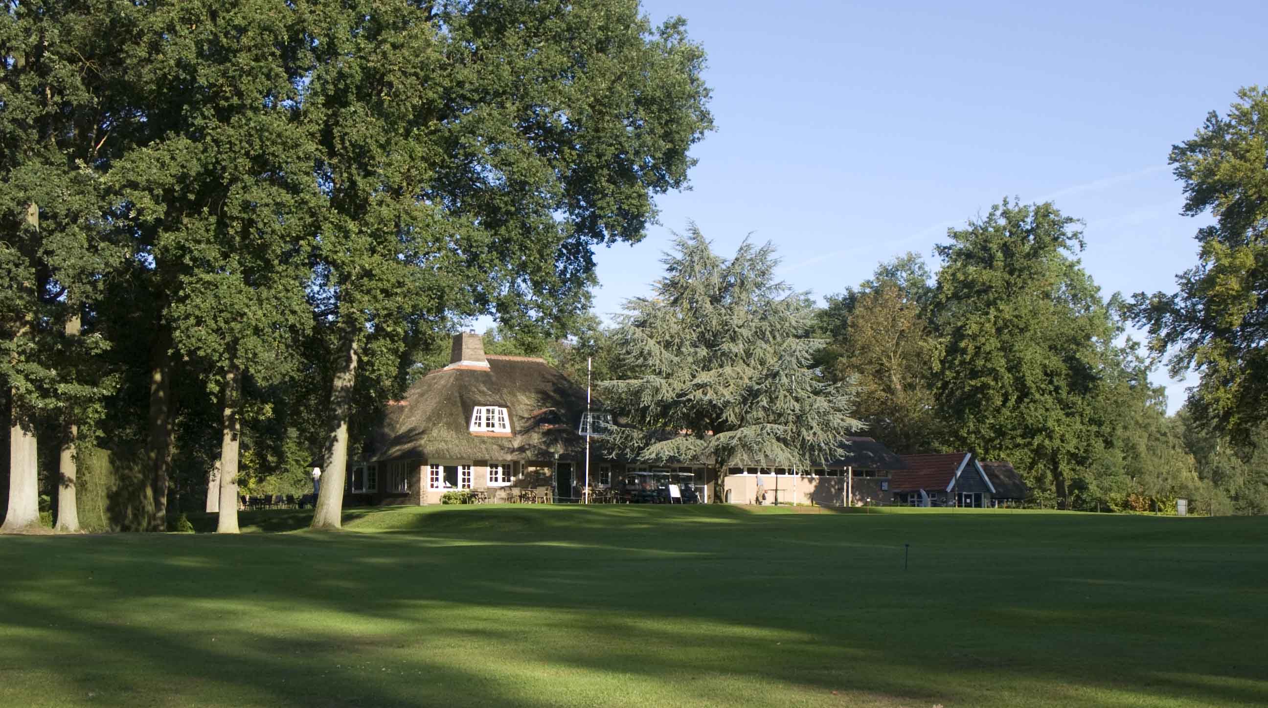 Het clubhuis van Golfclub Driene