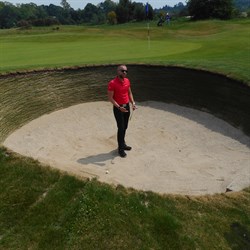 Michael Versteege in potbunker