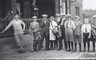 Douglas Monk met zijn caddies, ongeveer 1924