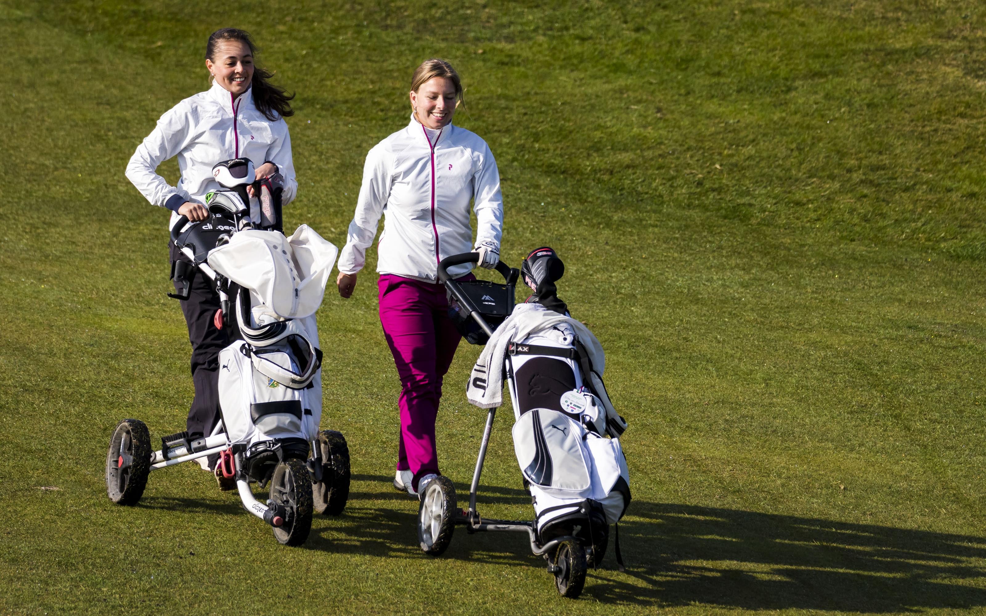 NGF Competitie Zoë van Vliet, Silke van Abswoude tijdens de foursome