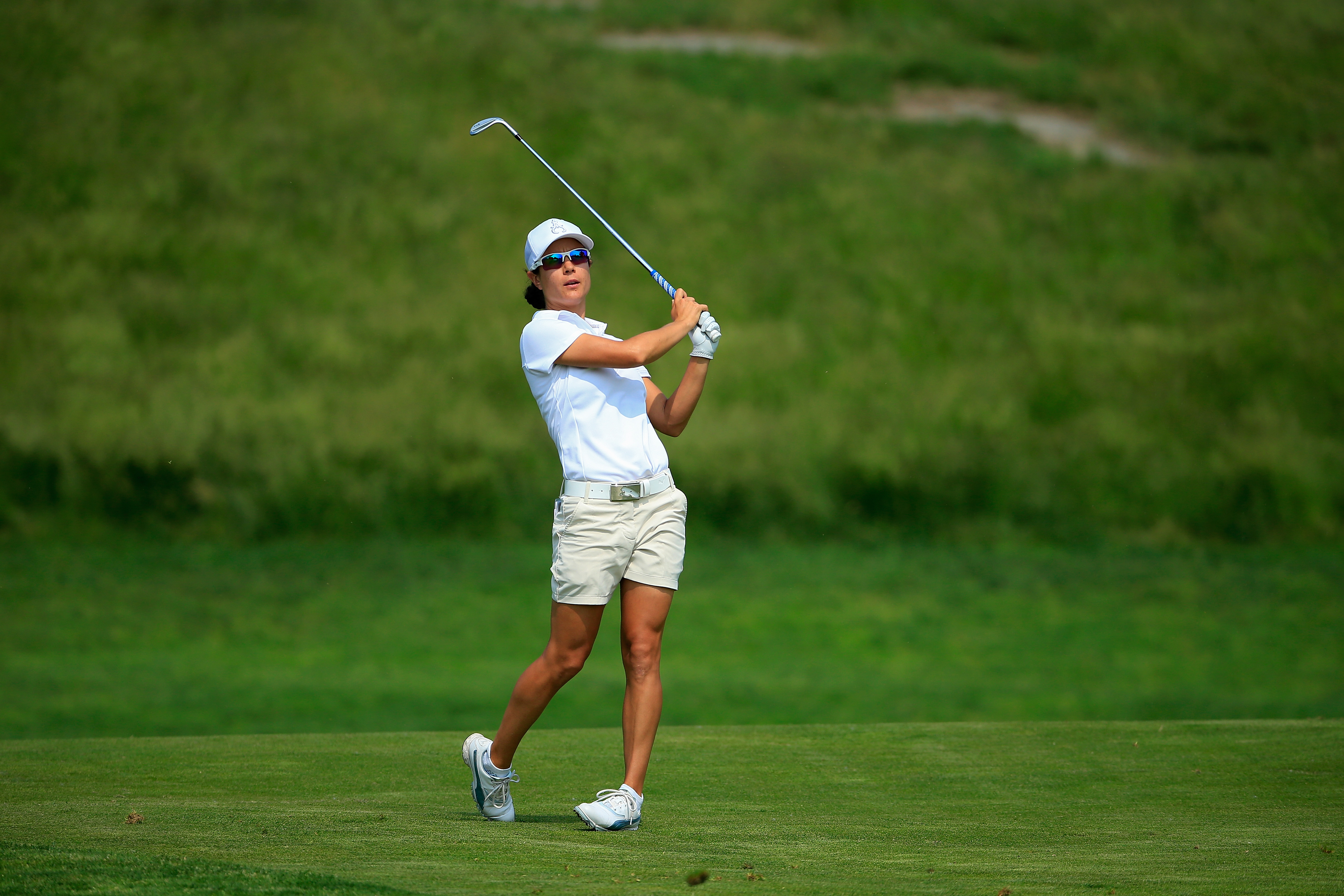 Dewi-Claire Schreefel