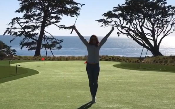 Cindy Crawford op putting green